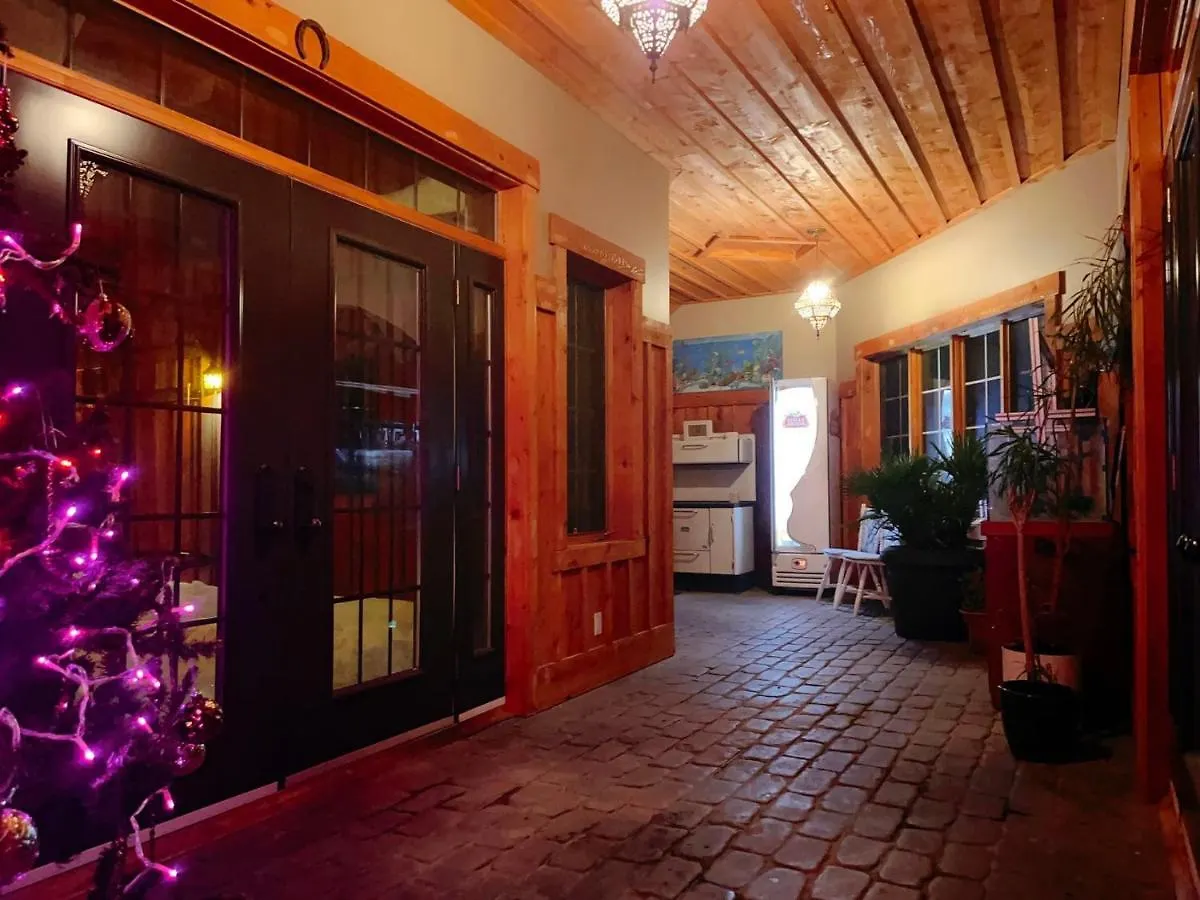 Lulu'S Chalet Villa Montreal Canada